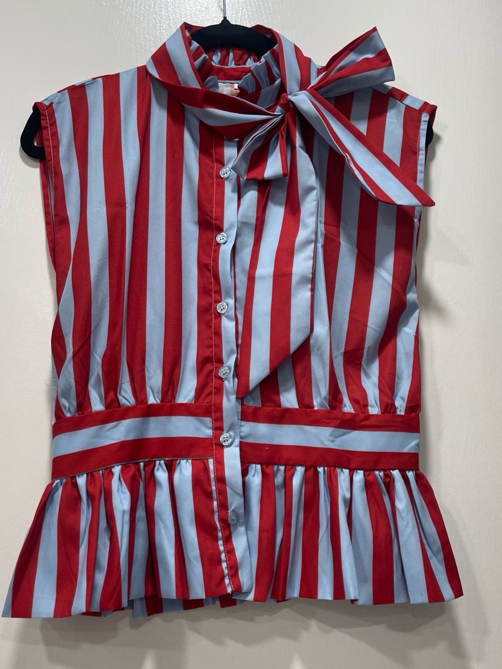 Woman Striped Bow-Tie Sleeveless Blouse in Red & Light Blue
